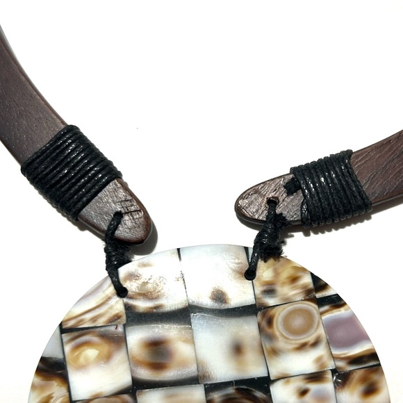 Hawaii Handmade Checkered Shiny Shell Round Pendant Necklace Wood Chain Brown - Picture 8 of 12